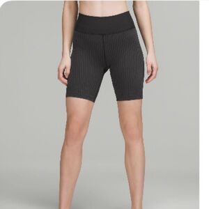 Lululemon ebb to street 8” high rise short. Color black size 6